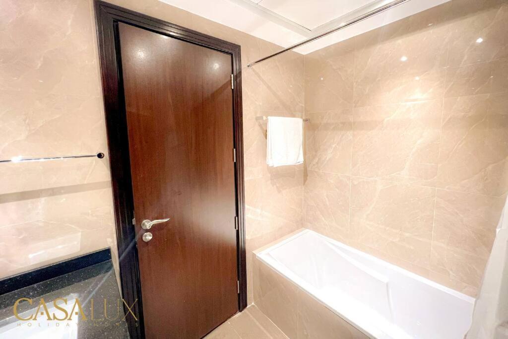 Lovely Big Studio W/ Burj Khalifa View In Downtown Ντουμπάι Εξωτερικό φωτογραφία