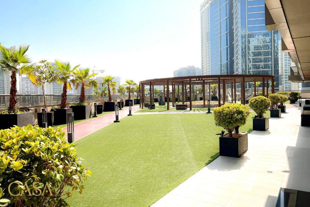 Lovely Big Studio W/ Burj Khalifa View In Downtown Ντουμπάι Εξωτερικό φωτογραφία