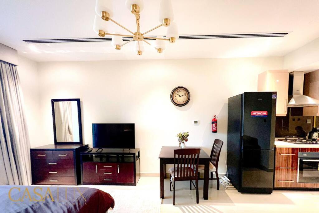 Lovely Big Studio W/ Burj Khalifa View In Downtown Ντουμπάι Εξωτερικό φωτογραφία
