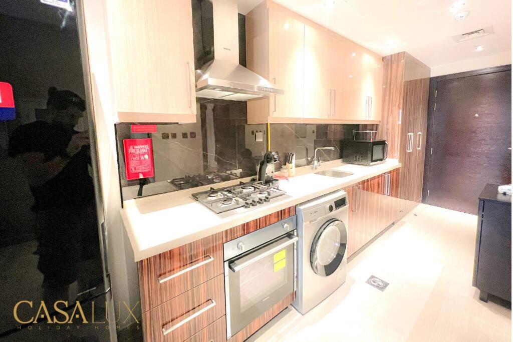 Lovely Big Studio W/ Burj Khalifa View In Downtown Ντουμπάι Εξωτερικό φωτογραφία